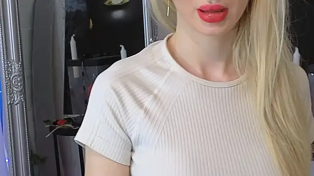 JuliaJuliette online show from March 22, 2025, 5:09 pm