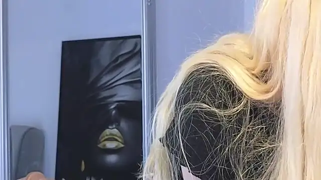 JuliaJuliette online show from November 10, 2025, 1:32 pm