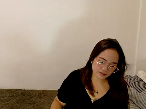 BURBERRY69 online show from April 8, 2026, 12:16 pm