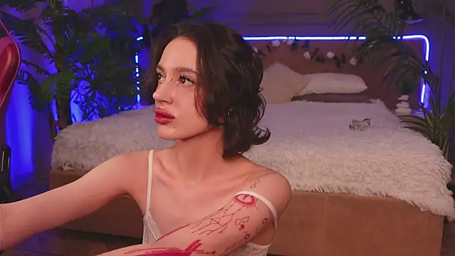 Devilinee online show from November 16, 2025, 6:19 am