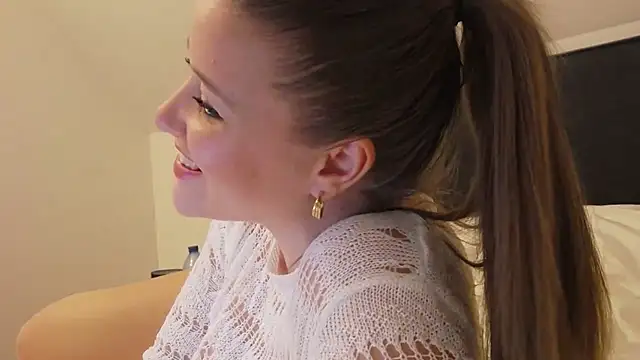 Neonstar online show from March 15, 2025, 11:29 am