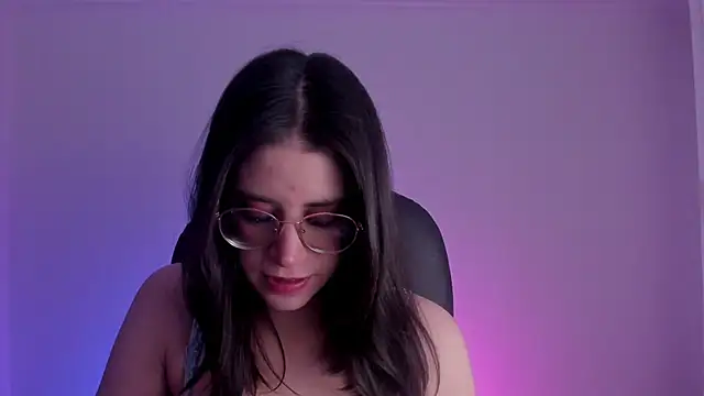 HazelKush online show from November 7, 2025, 9:37 pm