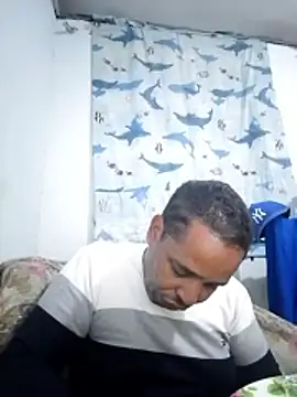 ronnyronny19 online show from January 5, 2026, 11:08 pm