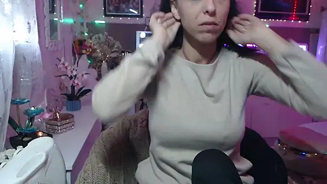Snapshot of misscectito13 chatting on March 10, 2025, 4:25 pm misscectito13 online show from March 10, 2025, 4:25 pm