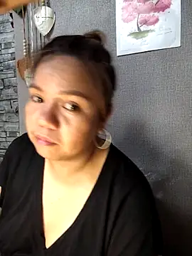 ambersmile online show from April 10, 2026, 9:47 am