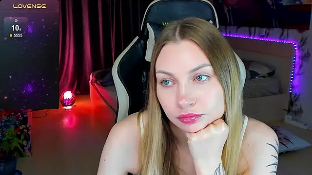 BiMolly online show from November 15, 2025, 3:19 pm