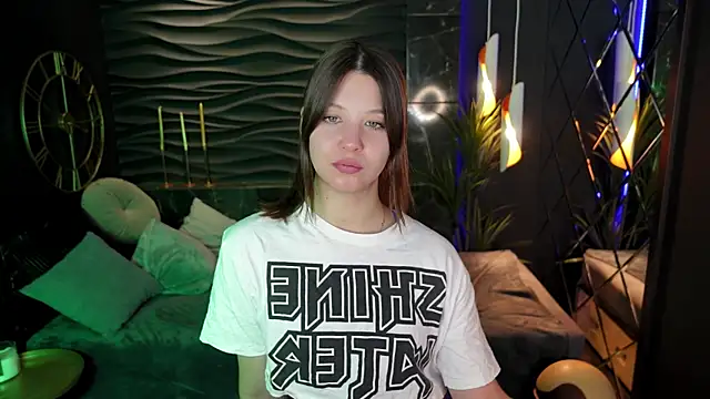 Snapshot of ElizaMild chatting on January 9, 2025, 5:00 pm ElizaMild online show from January 9, 2025, 5:00 pm