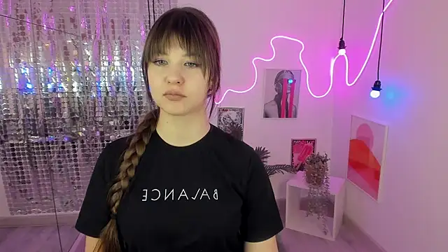 Snapshot of ElizaMild chatting on March 2, 2025, 1:05 pm ElizaMild online show from March 2, 2025, 1:05 pm