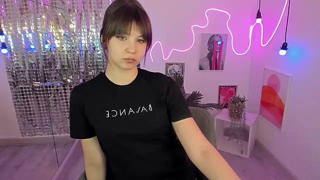 Snapshot of ElizaMild chatting on March 2, 2025, 7:45 pm ElizaMild online show from March 2, 2025, 7:45 pm