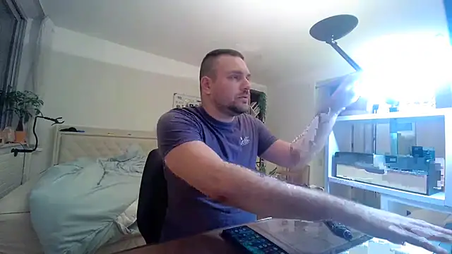 Snapshot of PowerToes chatting on February 10, 2026, 4:44 pm PowerToes online show from February 10, 2026, 4:44 pm