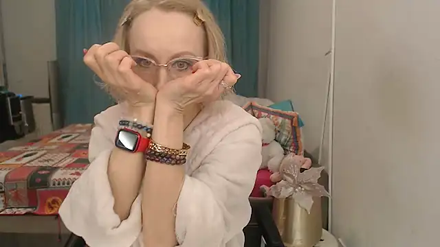 Snapshot of LuxuryNika chatting on March 6, 2026, 3:19 pm LuxuryNika online show from March 6, 2026, 3:19 pm