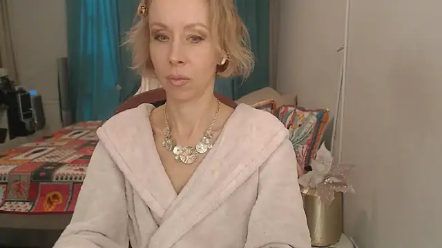 Snapshot of LuxuryNika chatting on April 1, 2026, 2:03 pm LuxuryNika online show from April 1, 2026, 2:03 pm