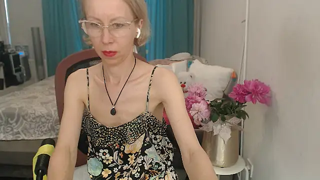 LuxuryNika online show from June 11, 2026, 4:05 pm