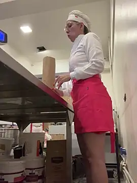 Snapshot of Gatitacarlita chatting on December 23, 2024, 6:27 pm Gatitacarlita online show from December 23, 2024, 6:27 pm