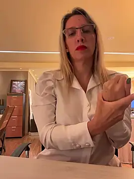 Snapshot of Gatitacarlita chatting on February 14, 2025, 8:05 pm Gatitacarlita online show from February 14, 2025, 8:05 pm