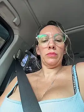 Gatitacarlita online show from March 24, 2026, 5:29 pm