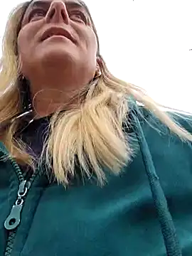 IsabelleCraft online show from March 22, 2025, 1:41 pm