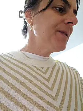 IsabelleCraft online show from October 24, 2025, 12:01 pm