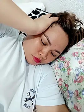 XXLorie 02 online show from October 4, 2025, 12:25 pm