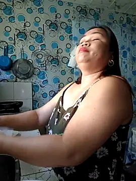 XXLorie 02 online show from July 5, 2026, 11:23 pm