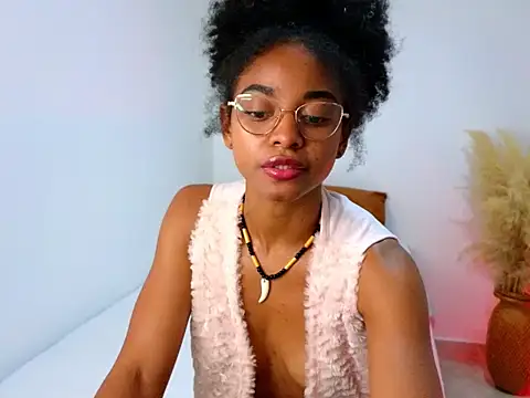 kriss reyes online show from April 19, 2026, 2:44 am