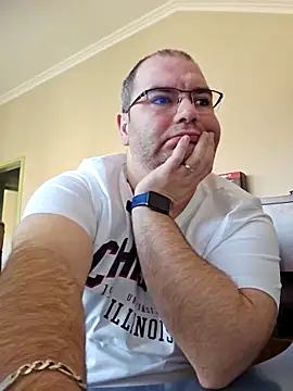 Andrew1900529 online show from March 4, 2025, 8:24 am