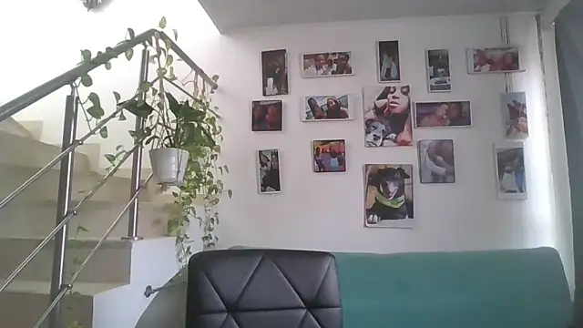 Adrilovechocolate online show from June 4, 2026, 4:35 pm