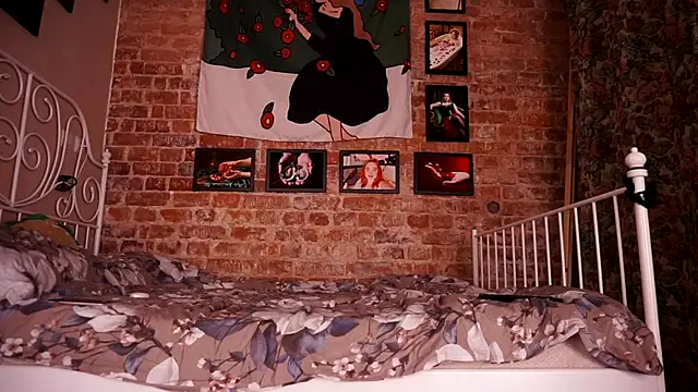 Snapshot of Evelively chatting on October 24, 2025, 3:14 am Evelively online show from October 24, 2025, 3:14 am