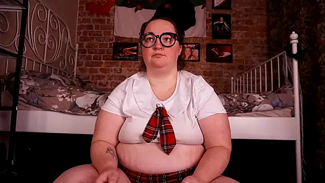 Snapshot of Evelively chatting on November 2, 2025, 3:20 am Evelively online show from November 2, 2025, 3:20 am