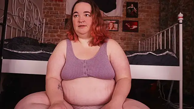 Snapshot of Evelively chatting on November 13, 2025, 2:54 am Evelively online show from November 13, 2025, 2:54 am