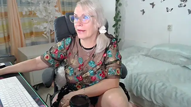 Snapshot of Ghertrude52 chatting on June 15, 2026, 4:36 am Ghertrude52 online show from June 15, 2026, 4:36 am