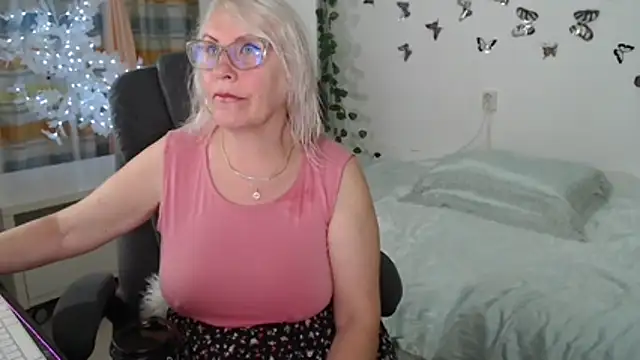 Snapshot of Ghertrude52 chatting on June 20, 2026, 4:26 am Ghertrude52 online show from June 20, 2026, 4:26 am