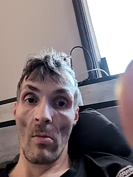 blazeyoung619 online show from April 24, 2026, 1:19 am