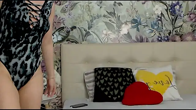 RoseDiamond06 online show from February 13, 2025, 1:59 pm