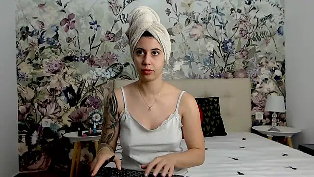 RoseDiamond06 online show from October 1, 2025, 10:32 am