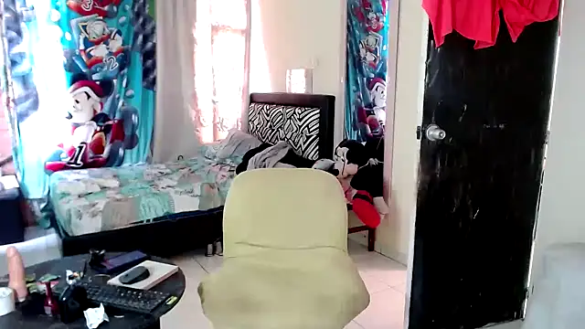 Snapshot of Sashaferrari2000 chatting on November 3, 2025, 3:24 pm Sashaferrari2000 online show from November 3, 2025, 3:24 pm