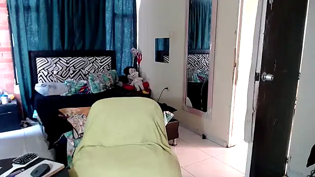 Snapshot of Sashaferrari2000 chatting on February 4, 2026, 5:30 pm Sashaferrari2000 online show from February 4, 2026, 5:30 pm