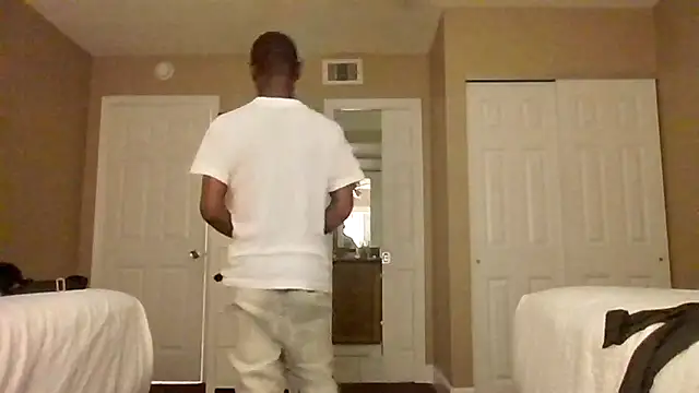 MrRuddeebony online show from April 26, 2026, 9:29 am