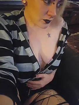 PinkTheHawk online show from October 16, 2025, 9:32 am