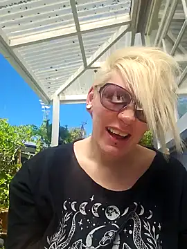 PinkTheHawk online show from November 9, 2025, 1:26 am