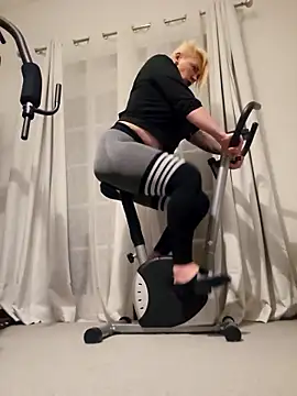 PinkTheHawk online show from March 5, 2026, 8:43 am