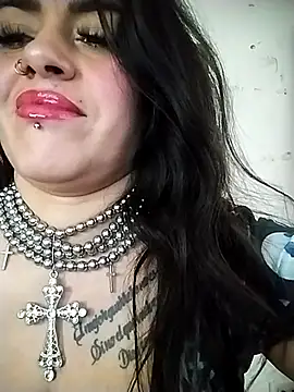 chelaqueen  online show from December 20, 2025, 5:31 pm