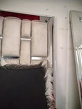 chelaqueen  online show from January 10, 2026, 9:05 pm