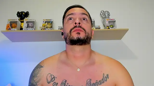 camilo restrepo21 online show from May 24, 2026, 11:54 pm