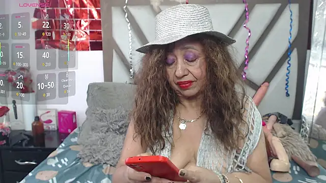 Snapshot of matureluna chatting on June 26, 2026, 4:22 pm matureluna online show from June 26, 2026, 4:22 pm