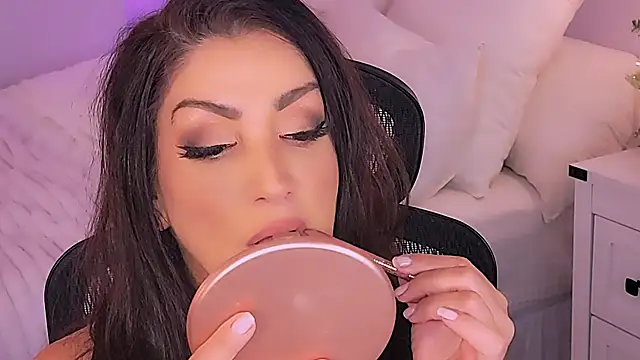 Snapshot of Wonderful_Woman chatting on December 20, 2025, 3:02 am Wonderful Woman online show from December 20, 2025, 3:02 am