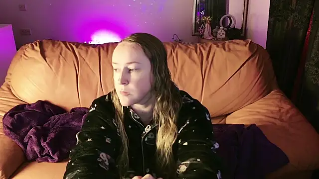 kisicaxx online show from January 14, 2025, 4:40 pm