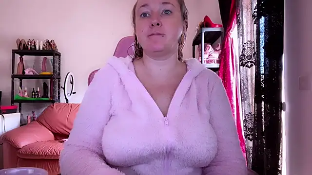 Snapshot of kisicaxx chatting on November 4, 2025, 9:41 am kisicaxx online show from November 4, 2025, 9:41 am