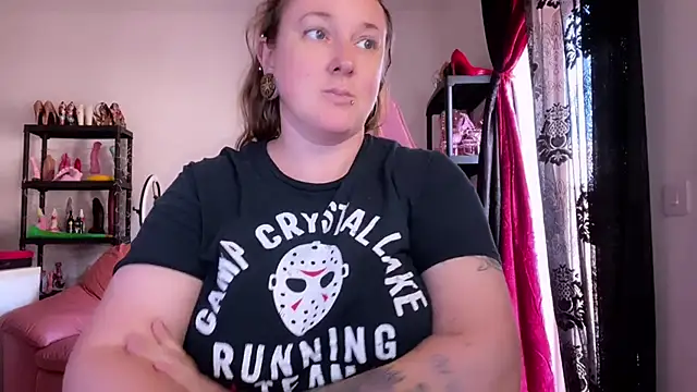 Snapshot of kisicaxx chatting on November 10, 2025, 2:16 pm kisicaxx online show from November 10, 2025, 2:16 pm