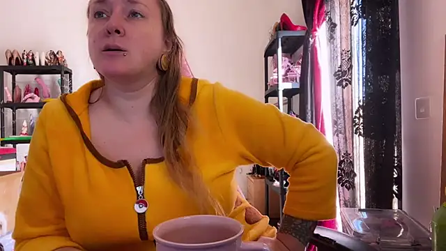 Snapshot of kisicaxx chatting on November 21, 2025, 8:46 am kisicaxx online show from November 21, 2025, 8:46 am